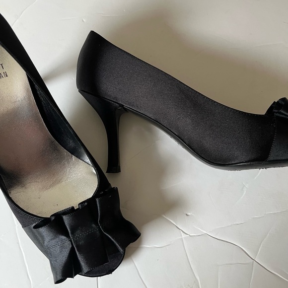 Stuart Weitzman black satin peep toe heels 7.5 - Picture 10 of 10